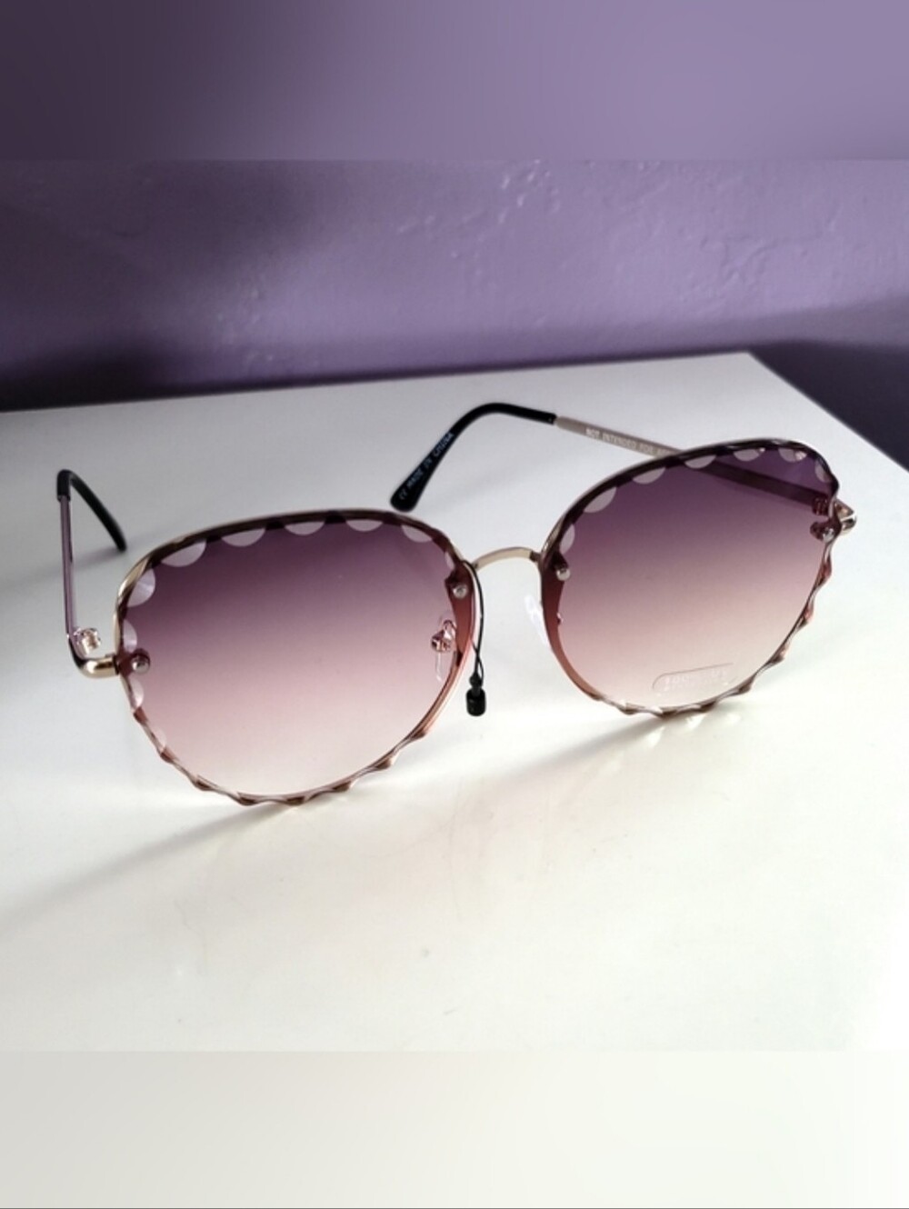 Rimless Round Sunglasses With A Scalloped Lens Design